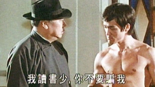首长惊呆了,默默地放下了手中的包子。