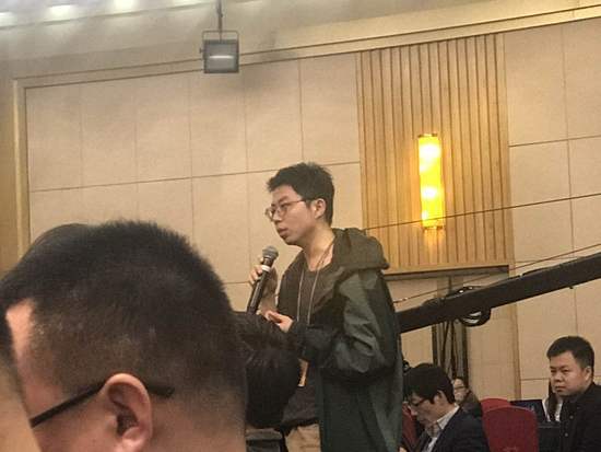 教育部长谈“毒跑道”:都喜欢竞标 谁报价低谁中标