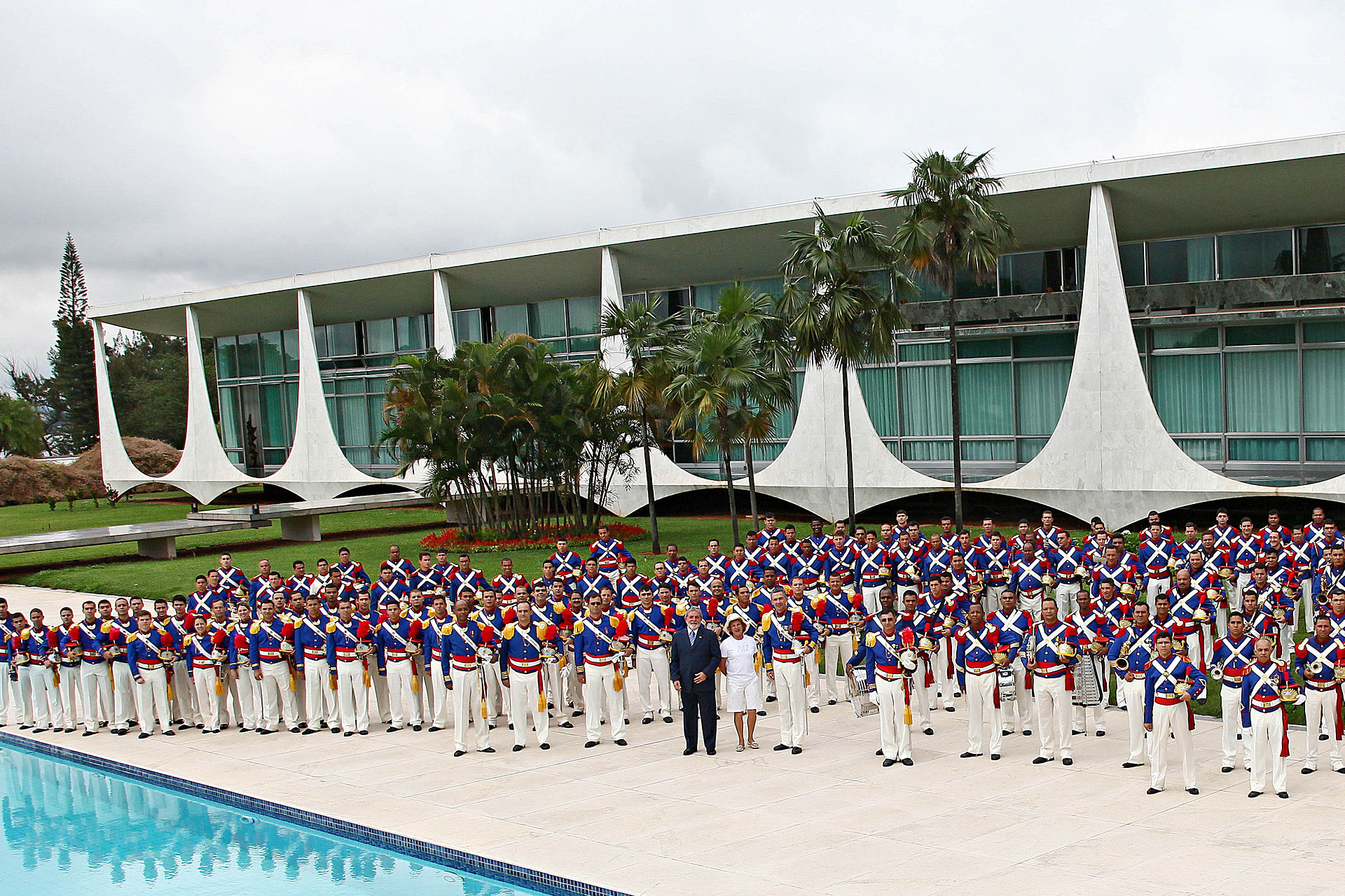 巴西总统警卫营在黎明宫合照
