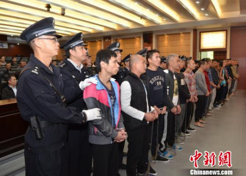 资料图:备受关注的清远“808特大制贩毒案”宣判现场。丘惠洁 摄