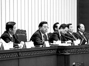 3月14日上午,十二届全国人大五次会议主席团在北京人民大会堂举行第三次会议。主席团常务主席张德江主持会议。新华社发