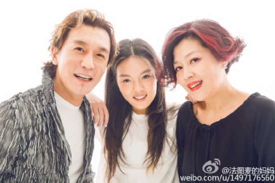 哈文秀恩爱晒老公戴墨镜酷照 网友赞李咏"逆生长"