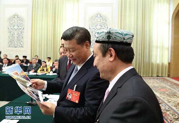习近平参加新疆代表团审议。新华社记者 马占成 摄