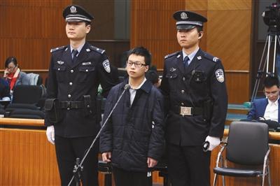 昨日,胡某因涉嫌盗窃在北京市第一中级人民法院接受审理。通讯员 李佳 摄