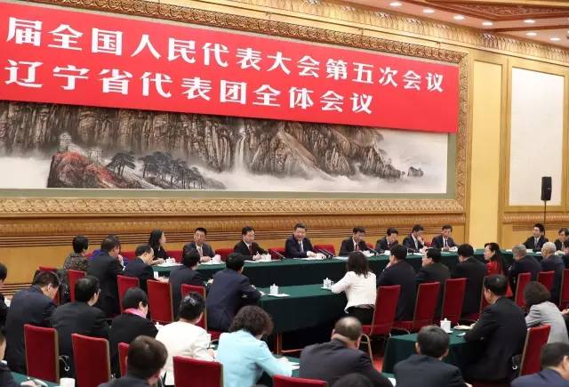 总书记问:“鞍钢发展方向是去产能、保产能还是增产能?”唐复平说,鞍钢有去产能的任务。一开始担心产能是不是真能去掉,但经过一年多努力,已经感受到去产能带来的好处。下一步,好的产能要保留,落后的坚决去掉。