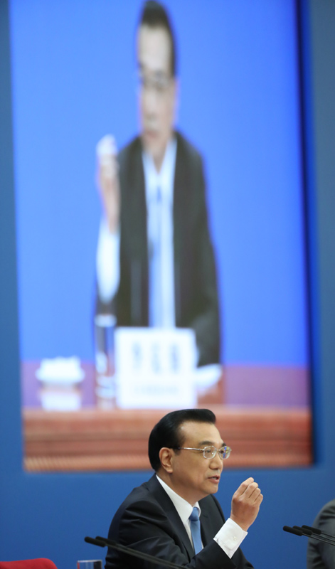 图为3月15日,国务院总理李克强在北京人民大会堂与中外记者见面,并回答记者提问。新华社 王晔 摄