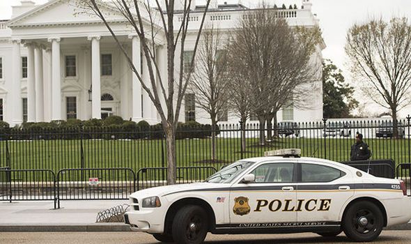 美媒:一男子开车抵白宫检查站并称车上有炸弹