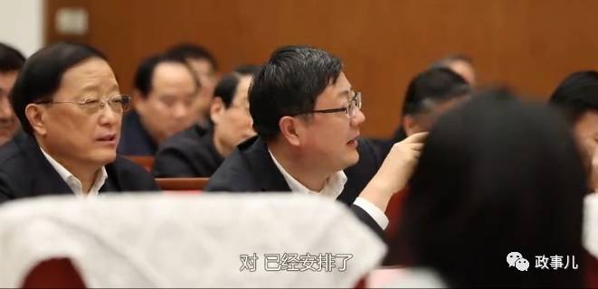 到了作政府工作报告时,李克强说要