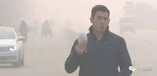 “上海老外不行,除了去电音派对什么都不会。这种空气他们来了也活不到两天。”