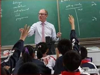 “我以为歧视的依据是有钱,比对方见过市面,却不知道居住地和职业都能用来歧视。”