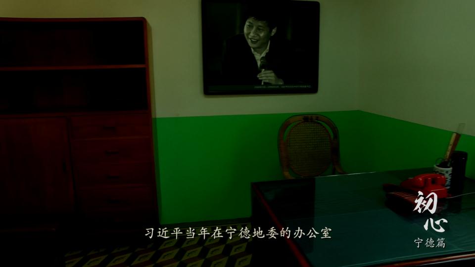 习近平:我就问当时的一个纪委副书记,我说你觉得老百姓意见大不大?群众意见大不大?大。是不是当前影响积极性最大的问题?是。我们将近三百万人该得罪,还是这两三千人该得罪?他说那当然是宁肯得罪这两三千人。我说那咱们就干,要干就干成,义无反顾,开弓没有回头箭。
