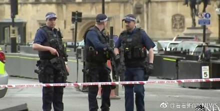 英国议会大厦外袭击事件发地附近一辆汽车撞倒多人
