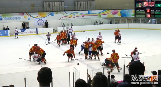 u18贴片世锦赛中国队与中华台北队打群架疑因冰球挑衅(观众)框视频视频图片