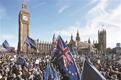 当地时间3月25日，英国伦敦，民众参加反对“脱欧”游行 供图/视觉中国