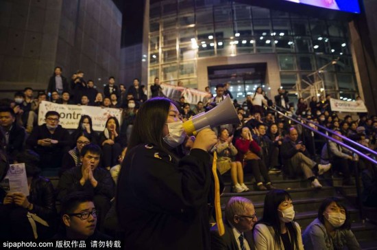 法国数千华人集会 悼念遭法警察枪杀中国公民