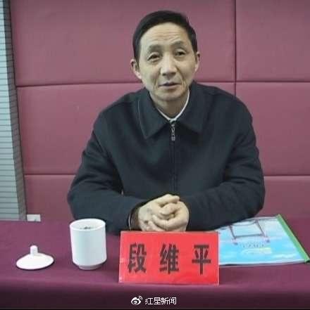 退休官员骚扰女生言语露骨曾分管关心下一代等工作