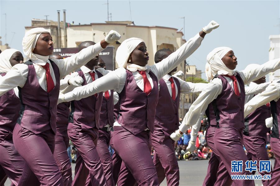 塞内加尔举行阅兵式庆祝独立57周年(组图)