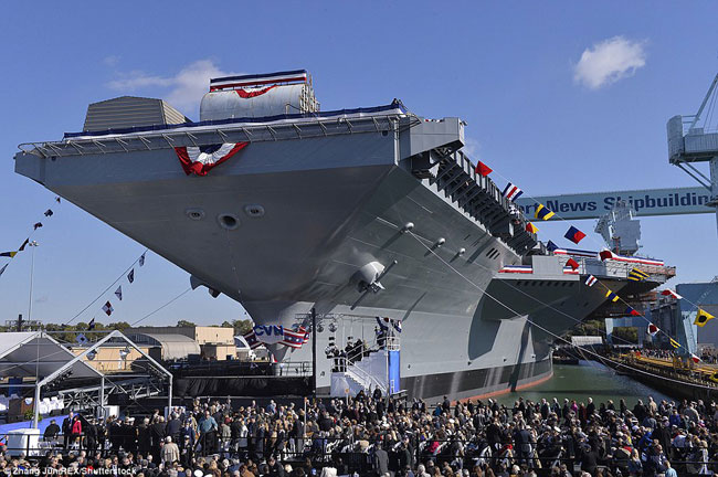 2013年11月9日福特级航空母舰的船舶命名礼。