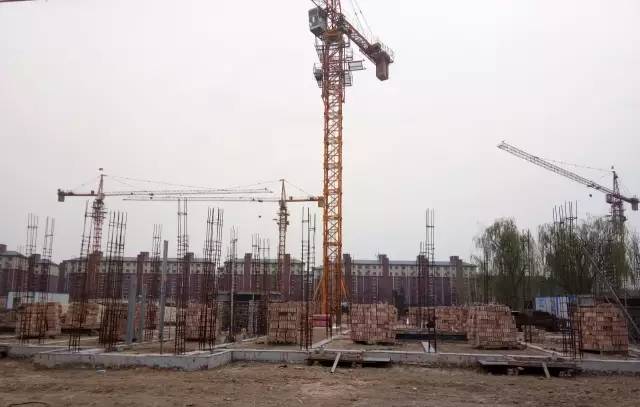 东城花园已建好和待建的商品房 图/李英强