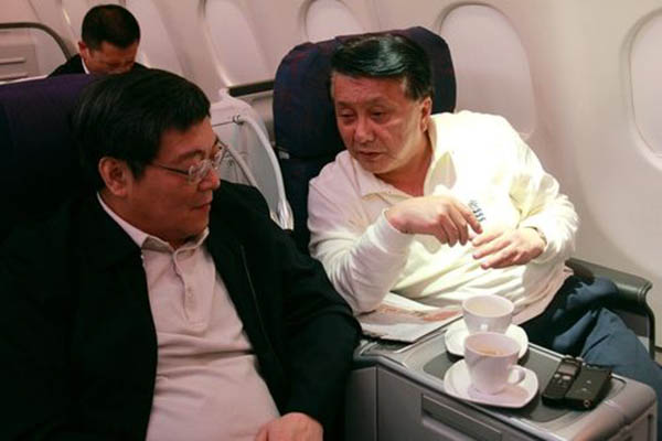 杜家毫与胡政(右)