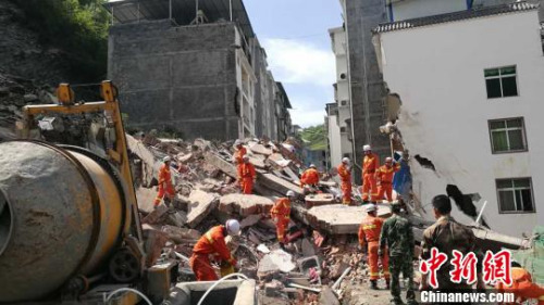 陕西白河山体滑坡致3人死亡3人失踪千余人受灾
