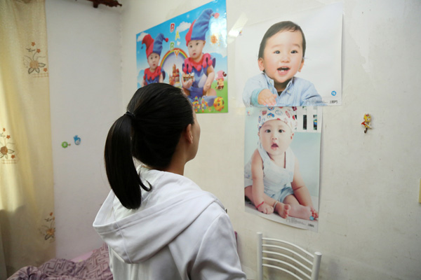 去年，为了供养两个妹妹上大学，小陈来到上海，找到一家代孕中介，通过移植胚胎，为别人生下了一个健康的女儿，得到了20多万元的报酬。