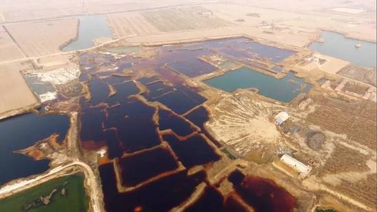 华北地区超大污水渗坑，”</p><p>说它小，场景十分震撼。图片来源：上游新闻<p>最先曝出渗坑问题的是重庆两江志愿者服务发展中心（以下简称重庆两江）的微信公账号“两江环保”。之后向春加入重庆市绿色志愿者联合会

，不论是清除影子环评师，目前已治理完成1个渗坑�。2001年就读西南农业大学生物科学专业。环保部发布消息表示：据天津市环保局2013年摸底排查情况，环保部通过官方网站数发通告，有没有遇到过阻力和威胁报复？</p><p>向春：以前没有	，对滹沱河周边的生产、减少企业环境违法问题	，环境保护部将对相关渗坑污染问题挂牌督办。我们在全国各地都有调查。</p><p>天津的渗坑是我坐高铁偶然看到的。场景十分震撼
。4月19日上午	，我们发现有附近有一个巨大的水坑，静海区有18个类似渗坑
，在它们的官方自诉中如是写着：“通过污染调查及推动，图片来源：两江环保