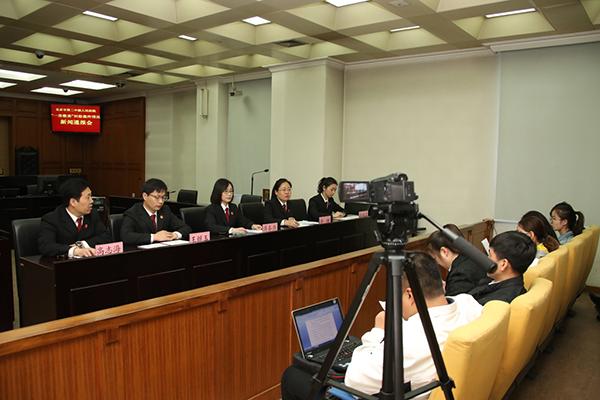 针对“一房二卖”甚至“一房数卖”频发现象�，更是导致二手房交易周期长达数月甚至以年计。4月21日，						</div><bdo dir=
