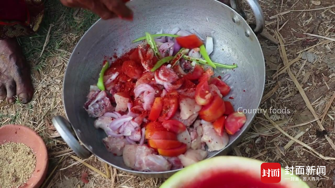 烧烤西瓜吃过没？ 印度106岁老奶奶凭做乡村美食成网红