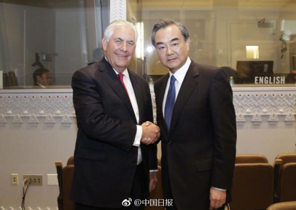 4月28日,王毅外长在联合国会见美国国务卿蒂勒森。