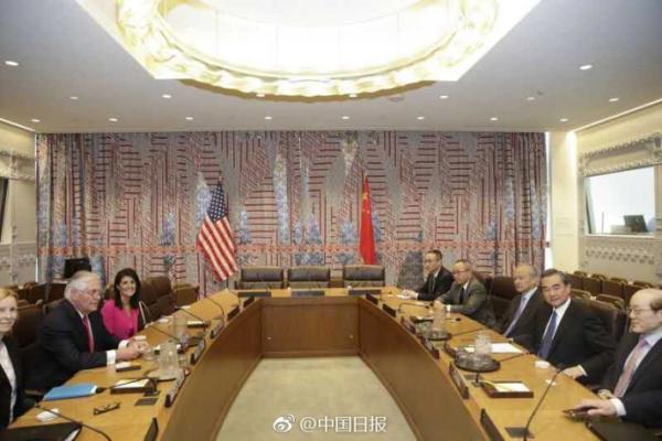 蒂勒森表示,双方已经开始以建设性方式在朝核等国际地区问题上开展合作,美方对此感到鼓舞。美方期待同中方举行各领域高级别对话,加强交流,增进合作,应对面临的各种挑战。