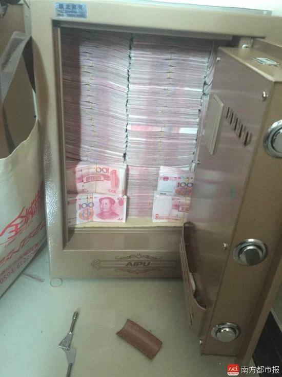 当天,在公安部、广东省公安厅的统一部署和指挥下,并在中国驻菲律宾大使馆警务联络官及其他工作人员的协助下,300余名警力在中菲同时展开收网行动,99名犯罪嫌疑人被抓获,仅目前就扣押、冻结资金8000余万元。