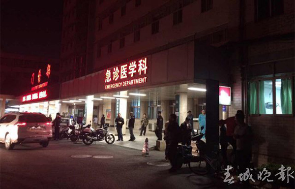 情侣医院内与人口角_口角内侧图片