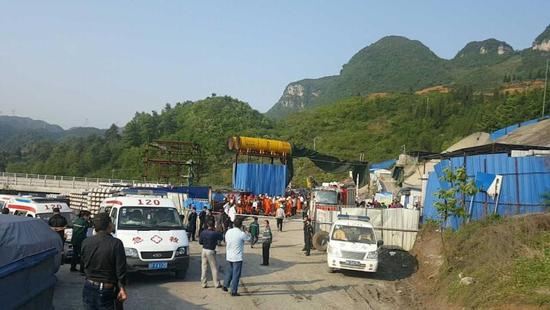 贵州大方一在建隧道发生瓦斯突出故事 12人被困
