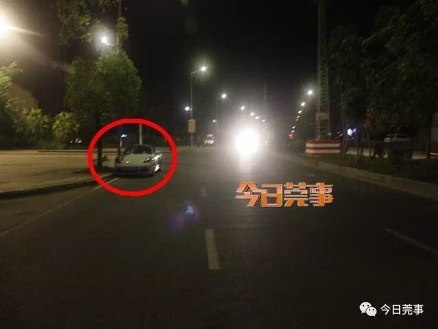 当办案警察赶到现场的时候,看到一辆白色保时捷小轿车停在莞樟路往东深路的右边。