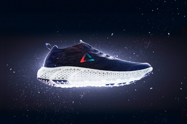 匹克推出中国首款3D打印跑鞋 新鞋售价1299元