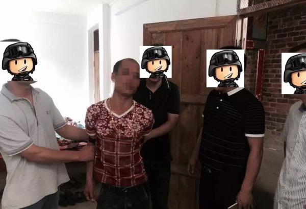 为满足当有钱人虚荣心,广西一男子金铺强行试戴金项链后逃走