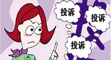 蒋某找到车子备用钥匙后,居然开车直接来到派出所门口,执勤保安了解情况后,没有同意蒋某进入,蒋某竟驾驶保时捷直接撞击。