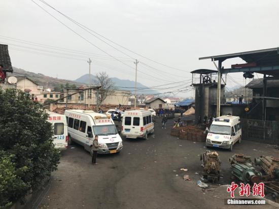 资料图:2月,湖南涟源市斗笠山镇祖保煤矿爆炸事故。中新社记者 傅煜 摄