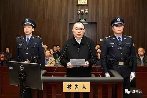 检方指控:1998年至2015年,戴海波利用担任上海市张江高科技园区开发公司、上海张江(集团)有限公司总经理,上海张江集成电路产业区开发有限公司董事长,上海市浦东新区区委副书记、副区长,上海市原南汇区区委书记,上海市经济和信息化委员会主任等职务便利,为他人谋取利益,并
