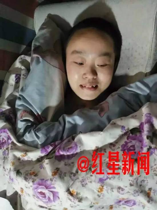 躺在病床上的黄芸想要坚强活下去 图由受访者提供