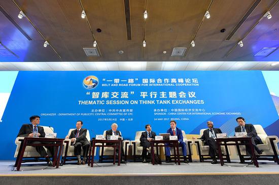 5月14日，“一带一路”国际合作高峰论坛高级别会议在北京国家会议中心举行“智库交流”平行主题会议。这是嘉宾就“一带一路”促进全球经济强劲、平衡、包容、可持续发展议题展开讨论。新华社记者 翁忻旸 摄