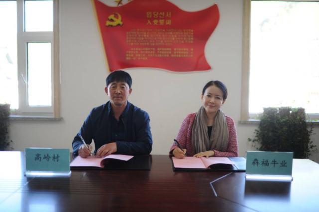 “我们最关心的还是扶贫资金投入后能否产生效益,产业能否生根发芽可持续发展,最重要是,让农民在这个过程中树立起自己致富的信心。”吉林省办公厅驻高岭村第一书记刘东明坦言,脱贫攻坚的过程是需要一步一步实践探索的,希望高岭村的产业项目可以打好基础,开花结果。