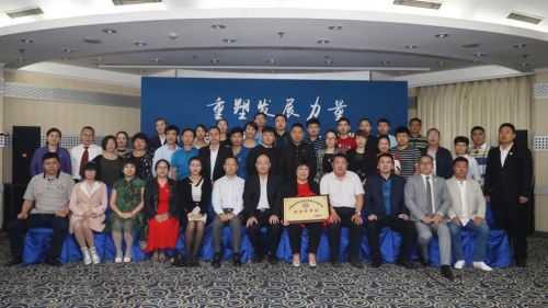 跻身中国投理委副会长单位利荣集团国际化战略引关注