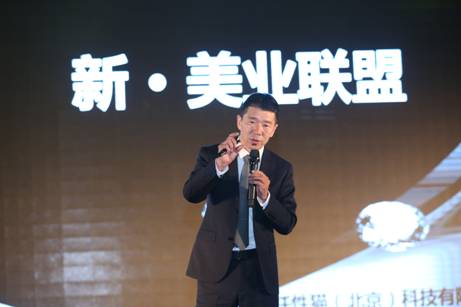 现场更有来自韩国中部大学美容美发学院朴贞信教授朴桐誾教授共同演示整体形象造型设计。