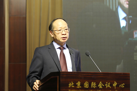 安顺市委副书记、市长陈训华作推介