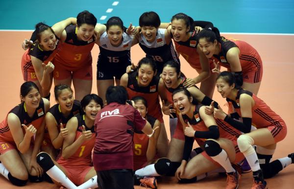 7月16日,2017世界女排大奖赛澳门站比赛在澳门综艺馆落幕。 中国队3-2战胜美国队,获得第二名。东方IC 图