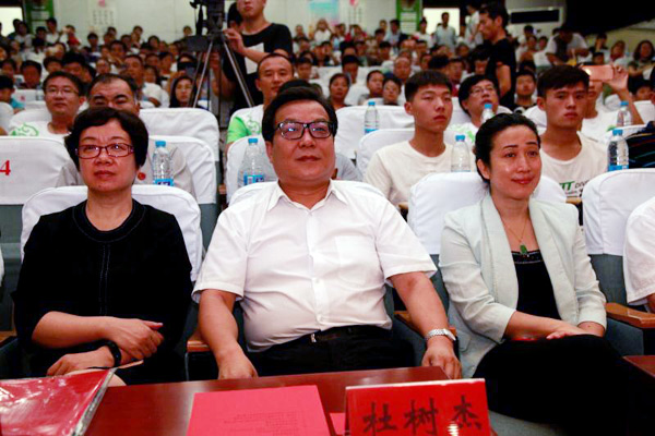杜树杰(中),李小杰(左),魏新焕(右)