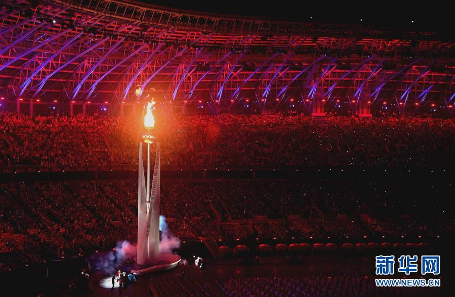 8月27日,第十三届全国运动会开幕式在天津奥林匹克中心体育场举行。 这是主火炬被点燃。 新华社记者赵戈摄