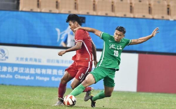 张玉宁上场拼抢。 Osports 图